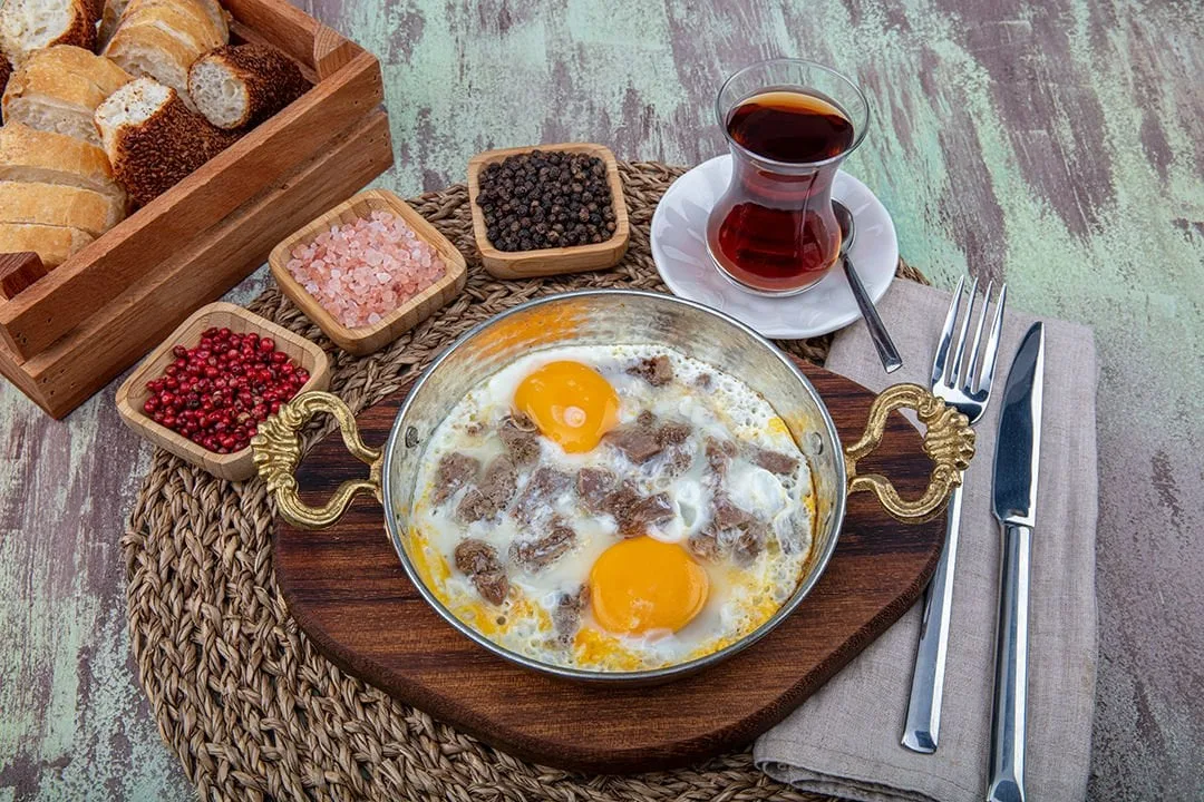 Kavurmalı Yumurta